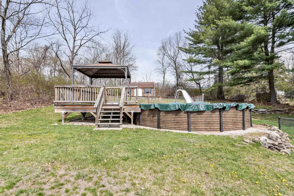 149 Barretts Hill Road Hudson NH 03051