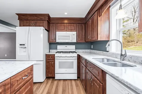 149 Barretts Hill Road Hudson NH 03051