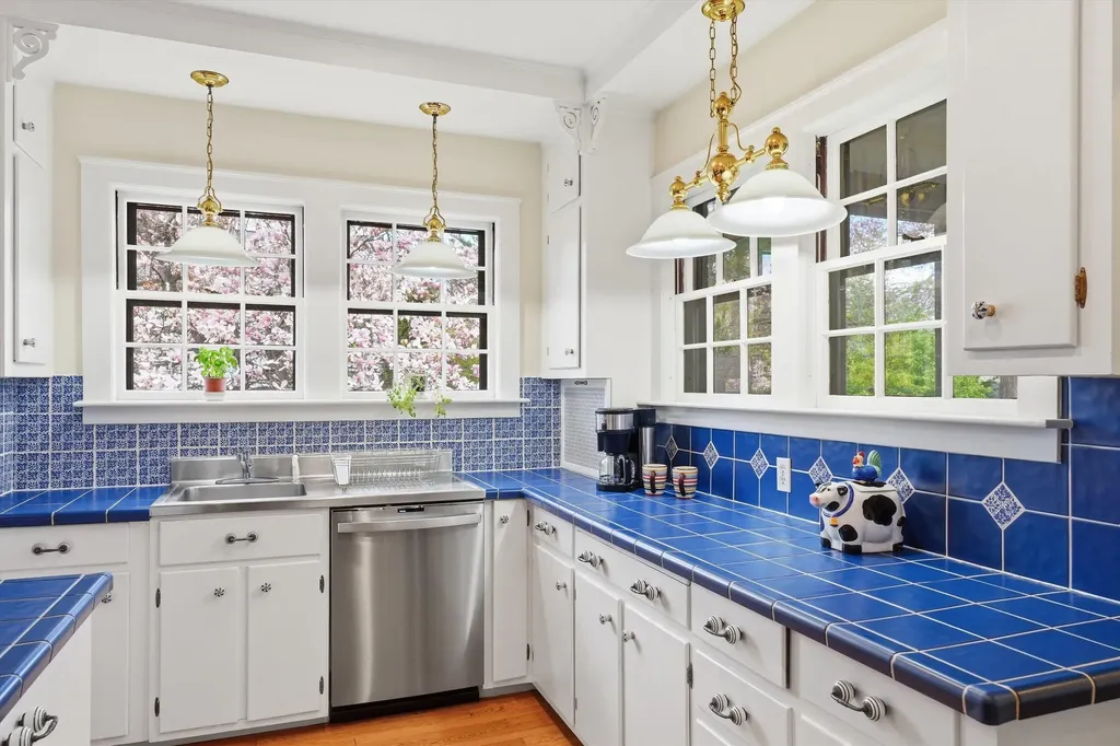 37 Chester Street Nashua NH 03064