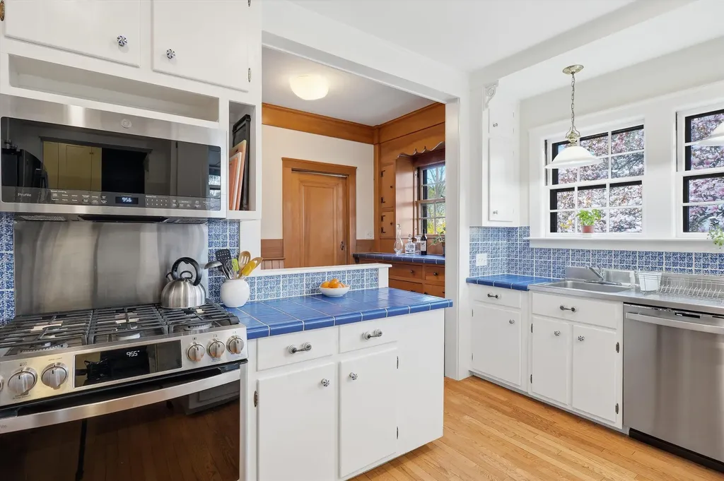 37 Chester Street Nashua NH 03064