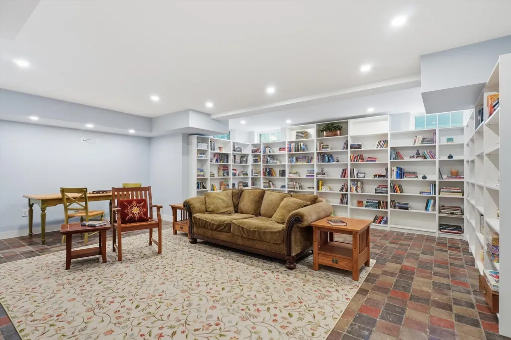 37 Chester Street Nashua NH 03064