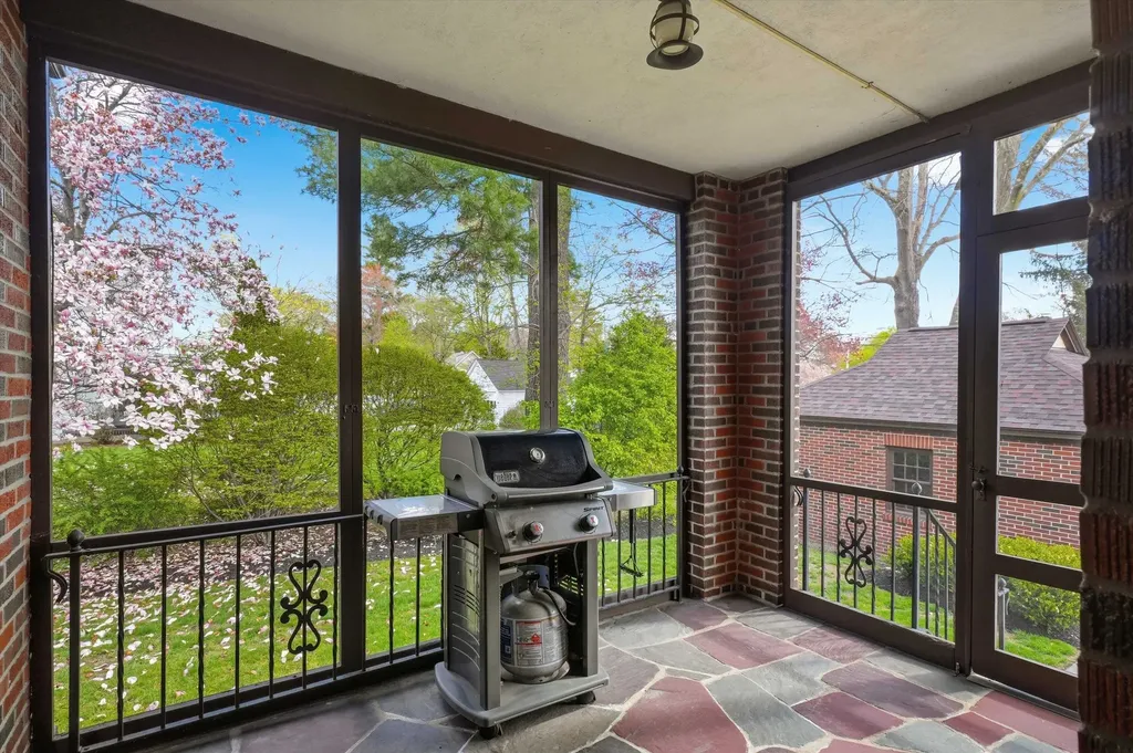 37 Chester Street Nashua NH 03064