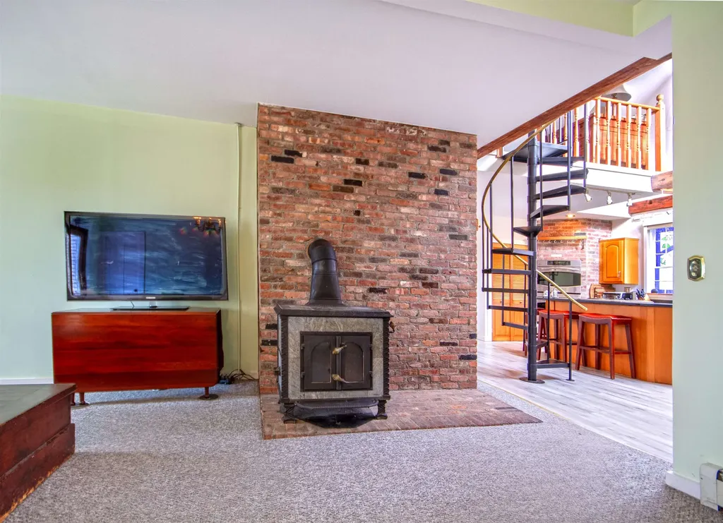 2442 Maple Street Waltham VT 05491