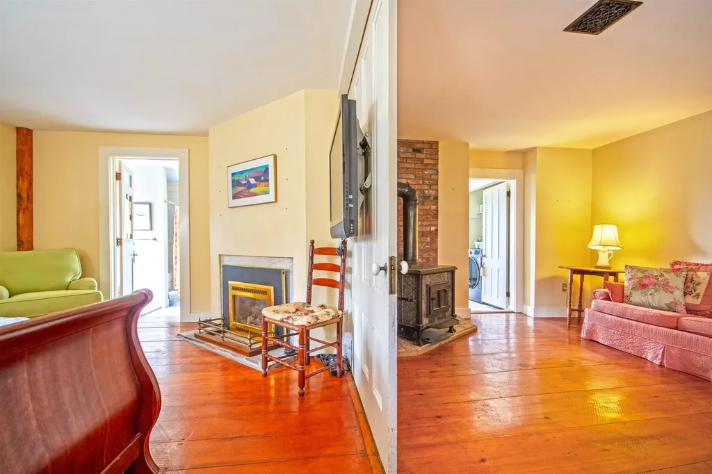 2442 Maple Street Waltham VT 05491