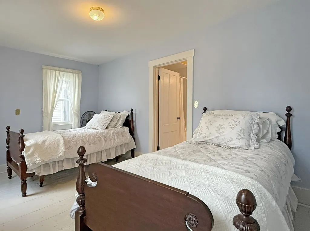 2442 Maple Street Waltham VT 05491