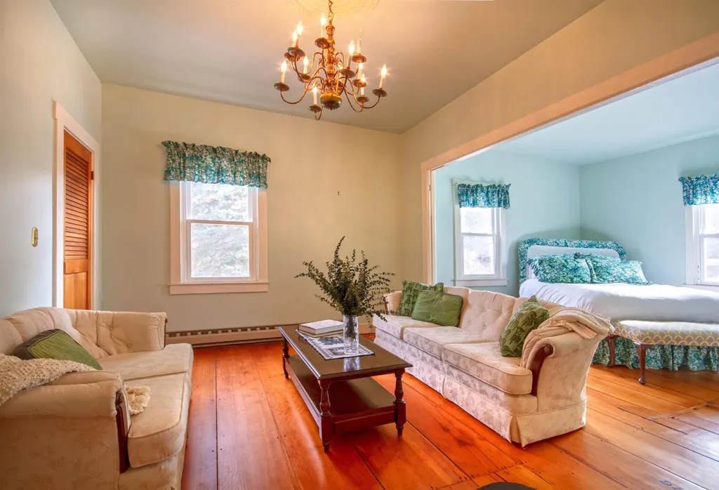2442 Maple Street Waltham VT 05491