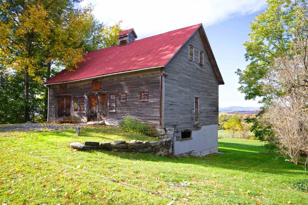 2442 Maple Street Waltham VT 05491