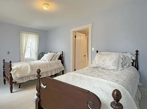 2442 Maple Street Waltham VT 05491