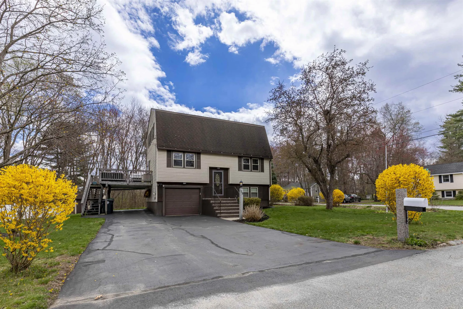 15 Elaine Drive Nashua NH 03062