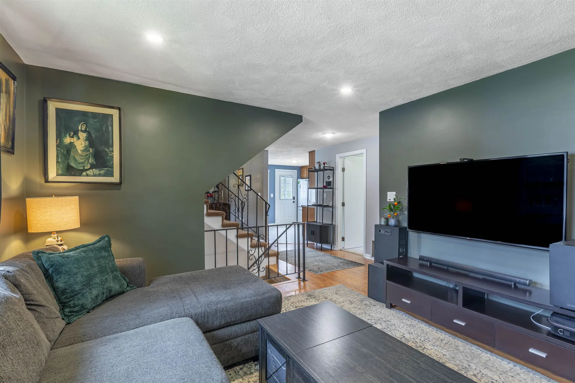 15 Elaine Drive Nashua NH 03062