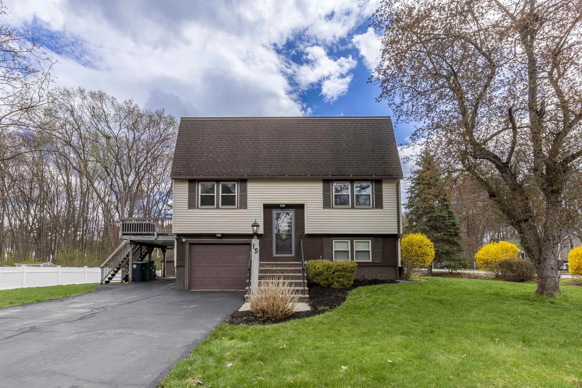 15 Elaine Drive Nashua NH 03062