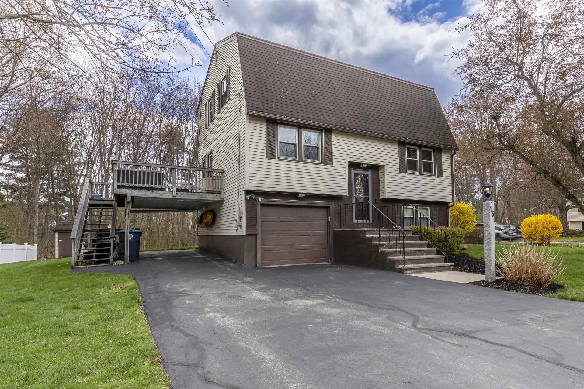 15 Elaine Drive Nashua NH 03062
