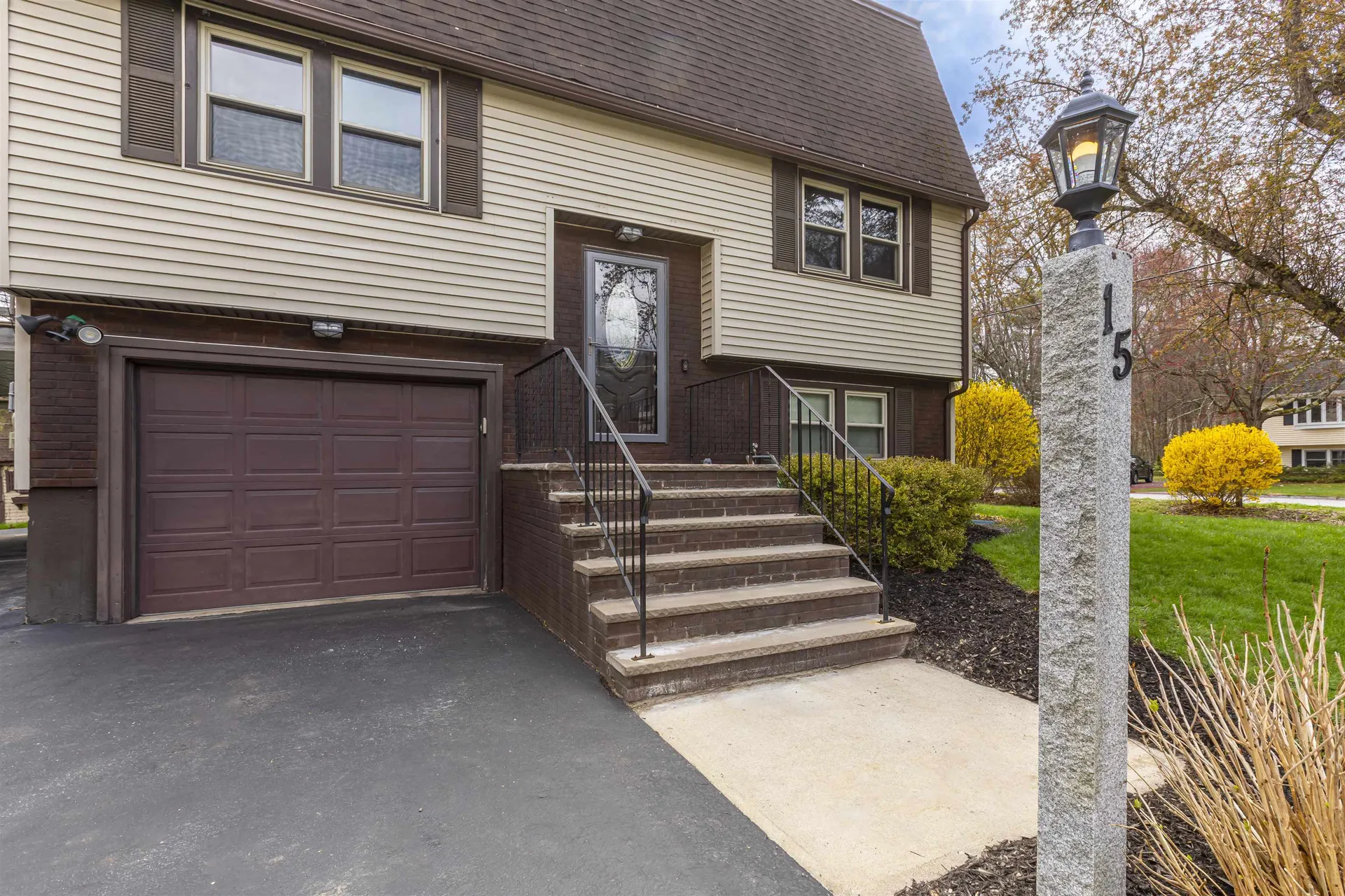15 Elaine Drive Nashua NH 03062