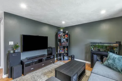 15 Elaine Drive Nashua NH 03062