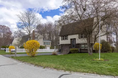 15 Elaine Drive Nashua NH 03062