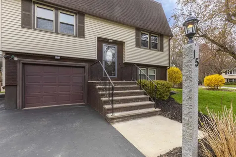 15 Elaine Drive Nashua NH 03062
