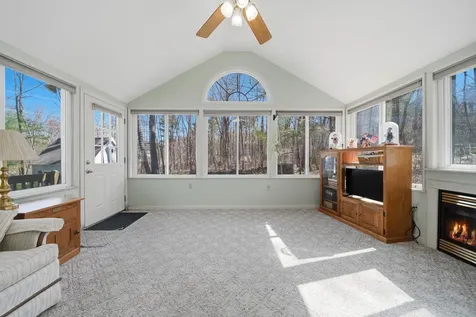 10 Virginia Court Hooksett NH 03106