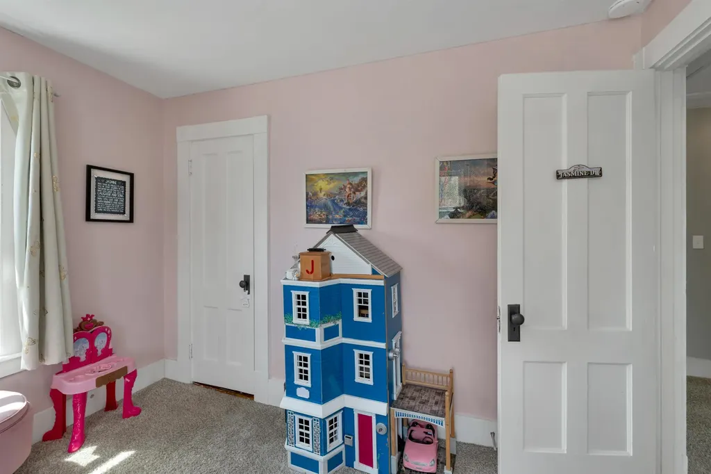 42 Joliet Street Laconia NH 03246