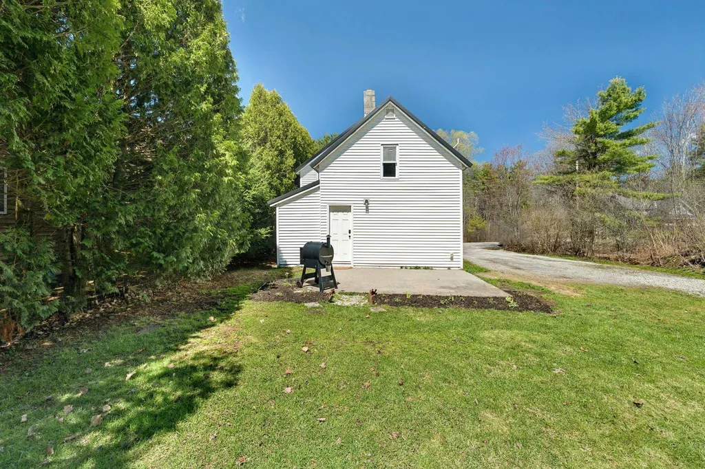 207 Maple Street Newport NH 03773