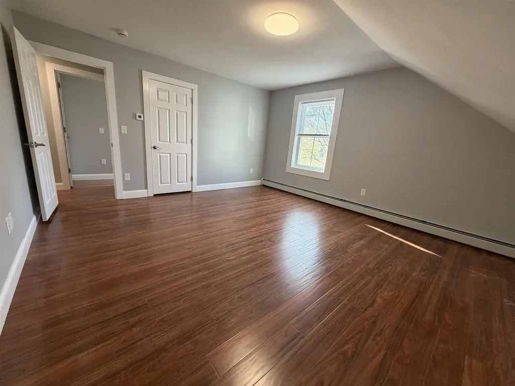 4 Elm Street Newmarket NH 03857