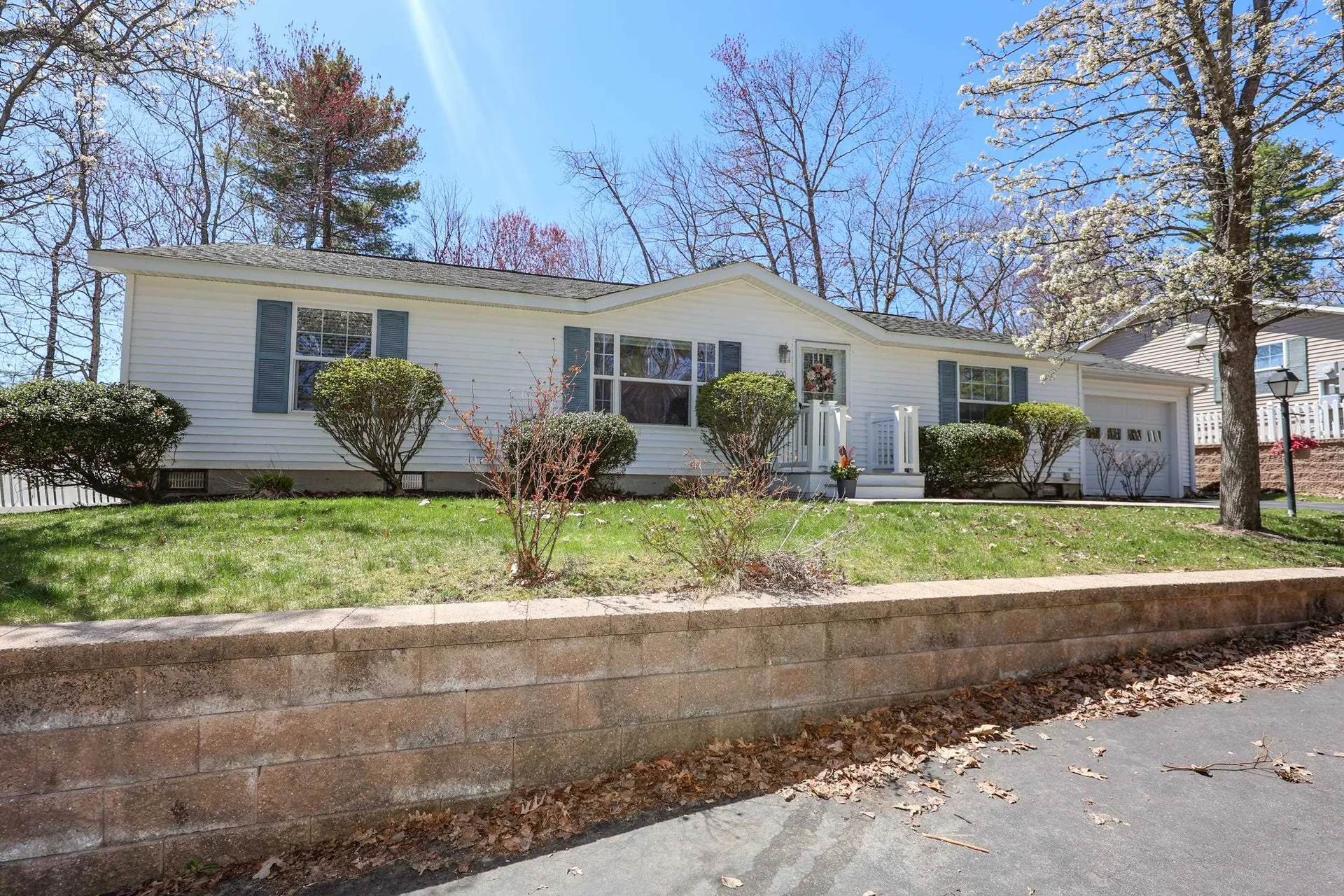 100 Ledgewood Way Manchester NH 03104