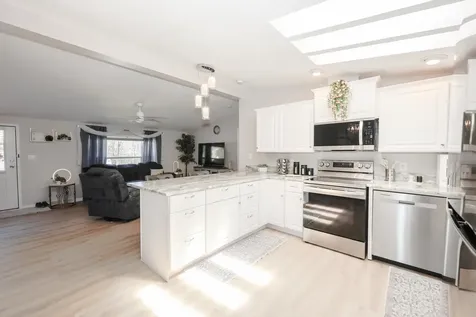 100 Ledgewood Way Manchester NH 03104
