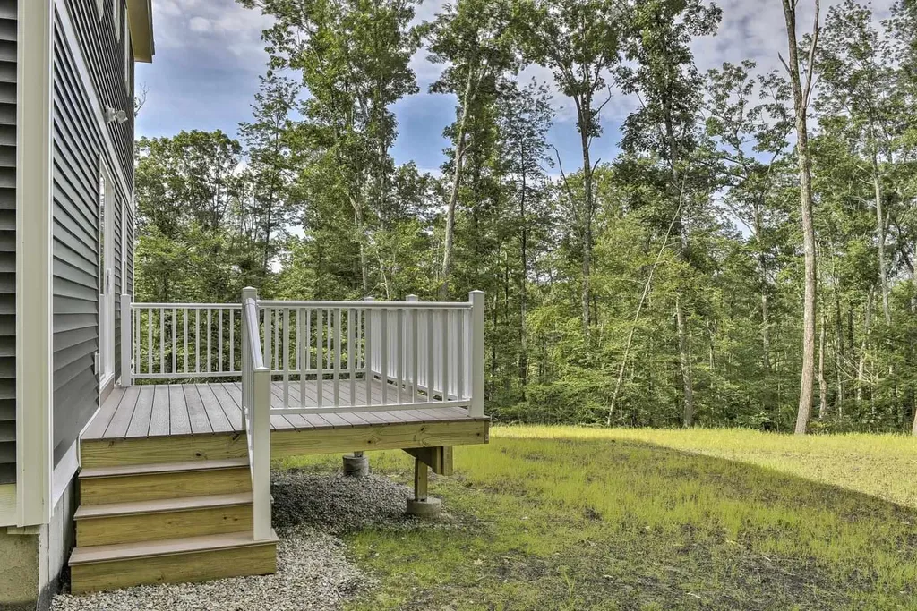9 Asheley Avenue Hinsdale NH 03451