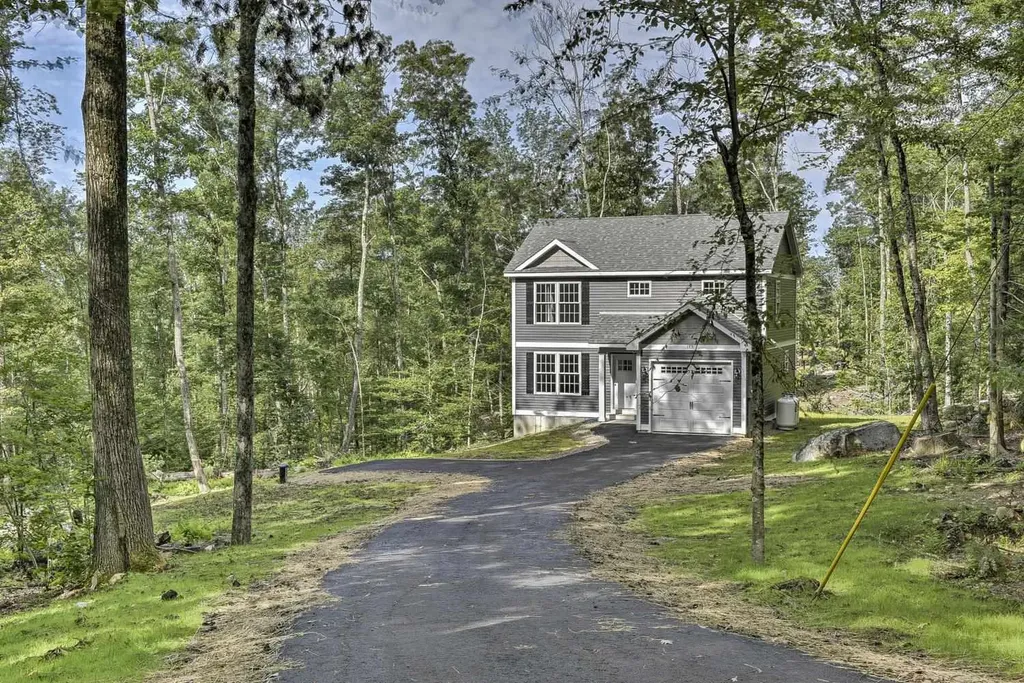 9 Asheley Avenue Hinsdale NH 03451