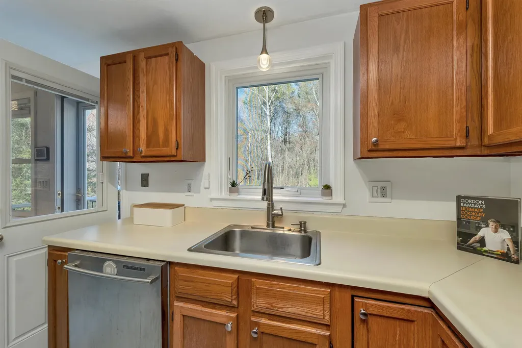 284A High Range Road Londonderry NH 03053