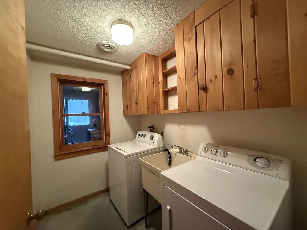 33 Kolbe Lane Enfield NH 03748