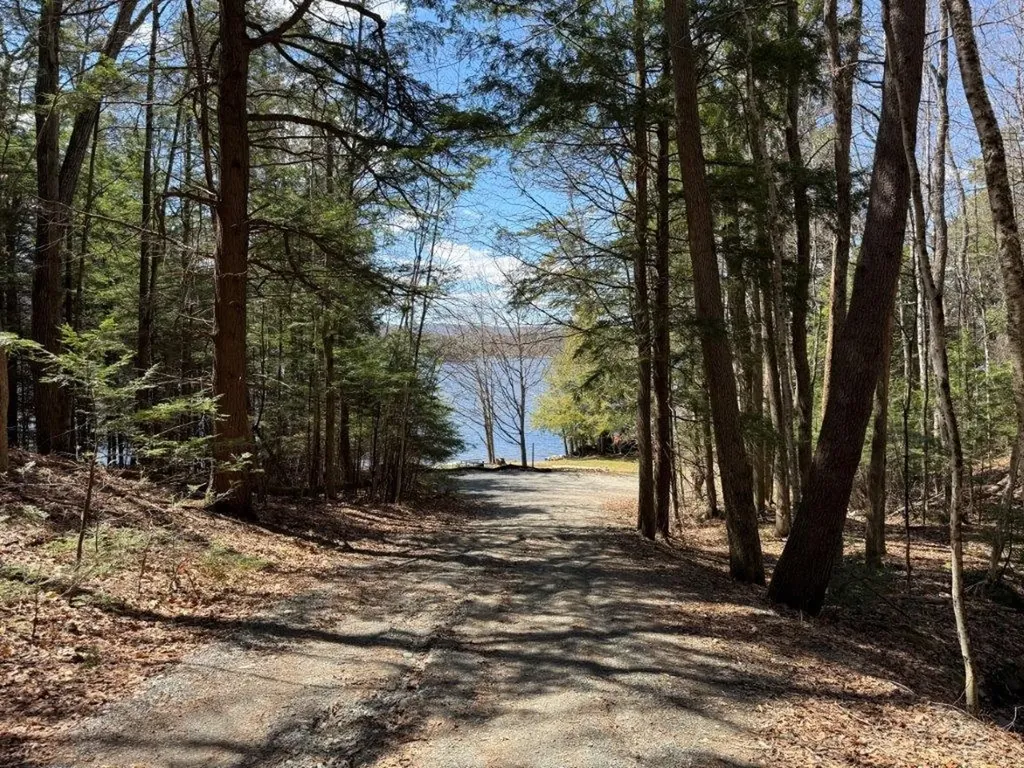 33 Kolbe Lane Enfield NH 03748