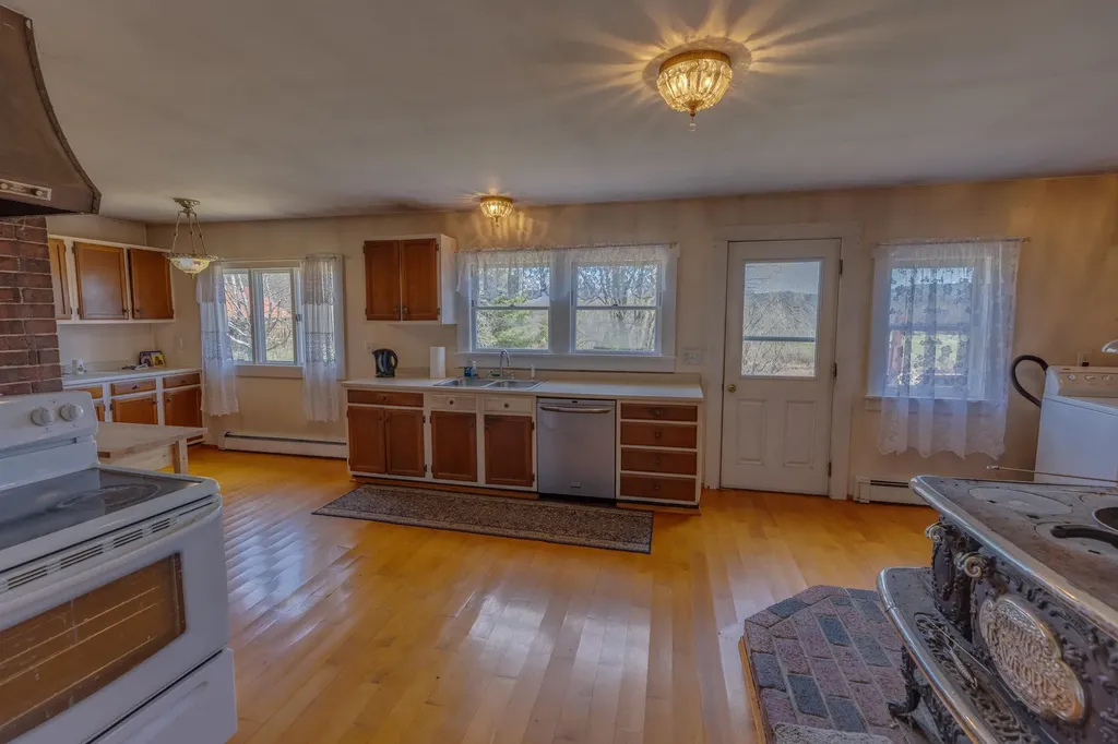 872 Tenney Mountain Highway Plymouth NH 03264
