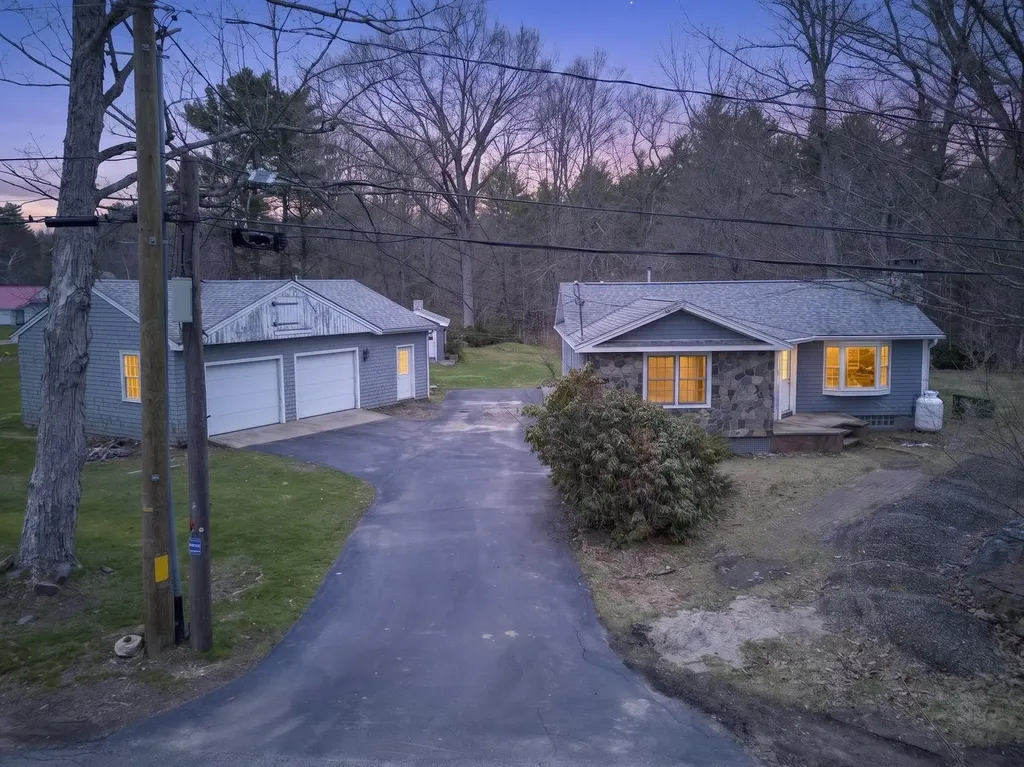 405 N River Road Epping NH 03042