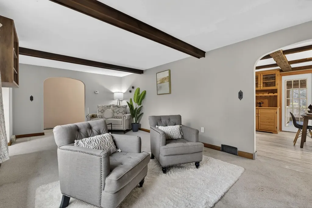 405 N River Road Epping NH 03042