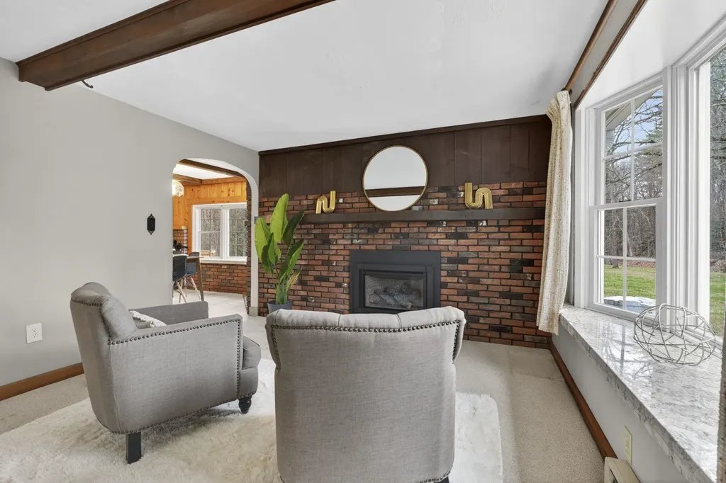 405 N River Road Epping NH 03042