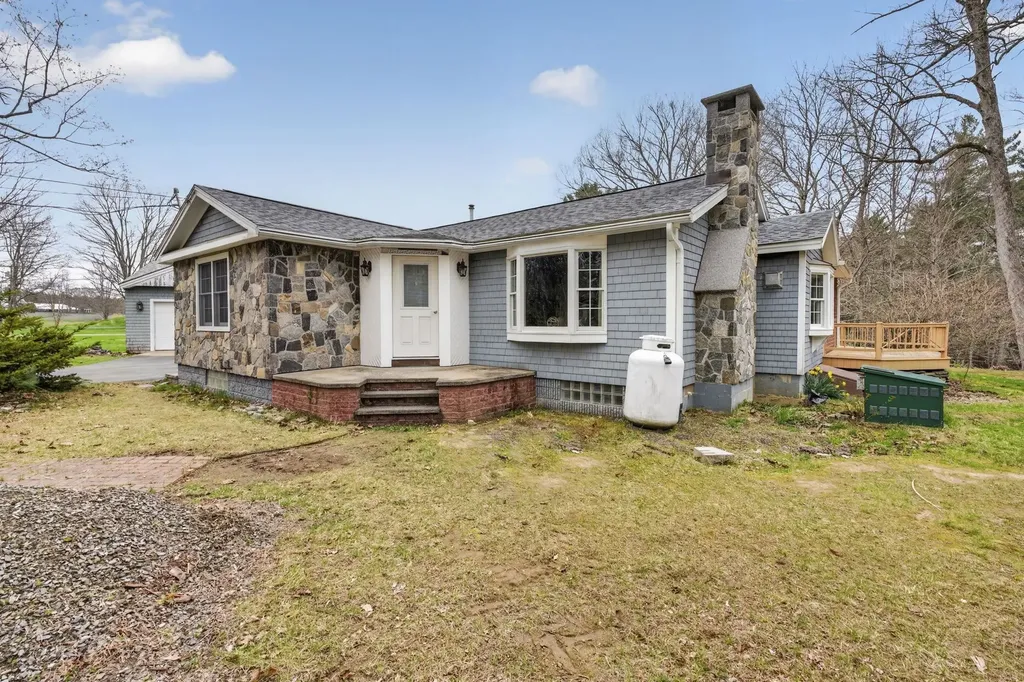 405 N River Road Epping NH 03042