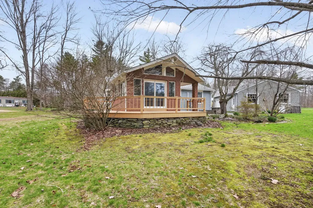 405 N River Road Epping NH 03042