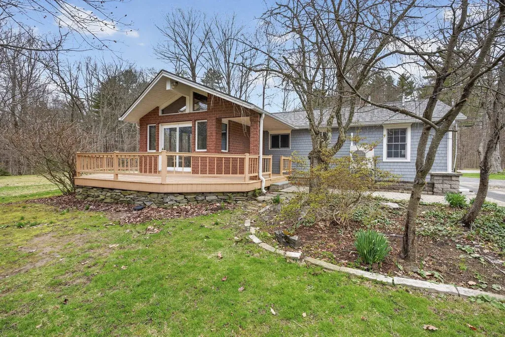 405 N River Road Epping NH 03042
