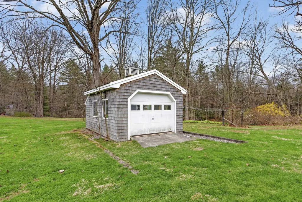 405 N River Road Epping NH 03042