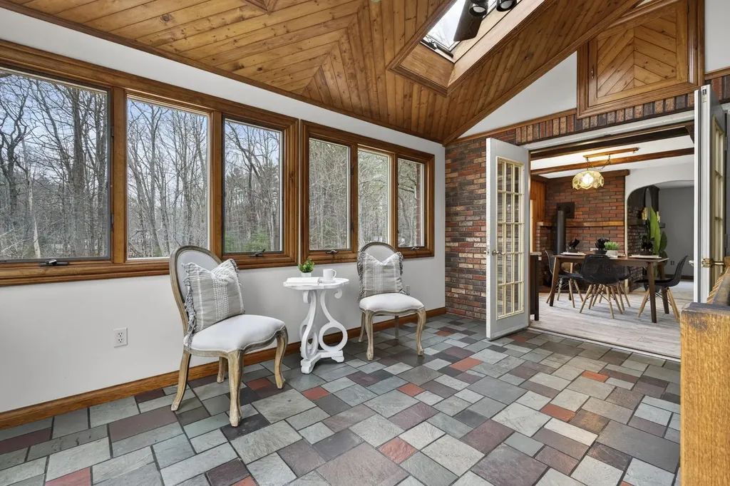 405 N River Road Epping NH 03042