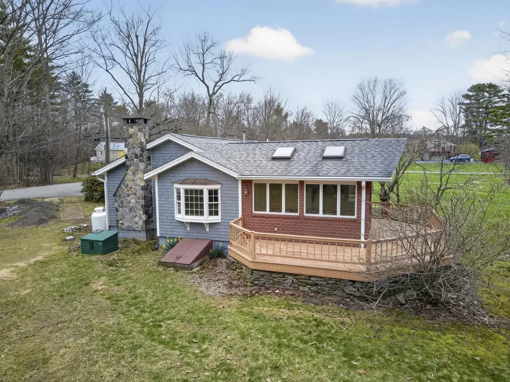405 N River Road Epping NH 03042