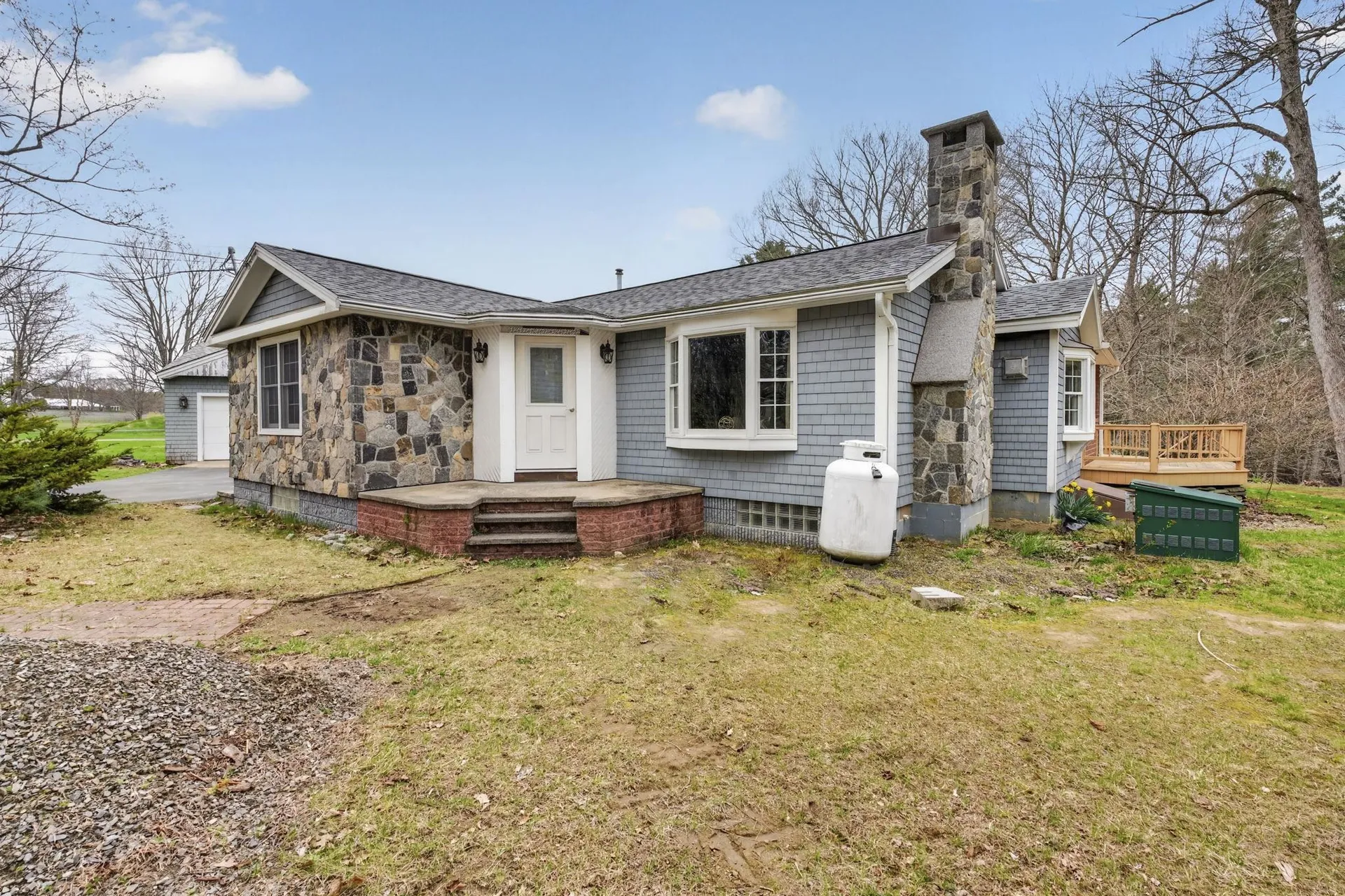 405 N River Road Epping NH 03042