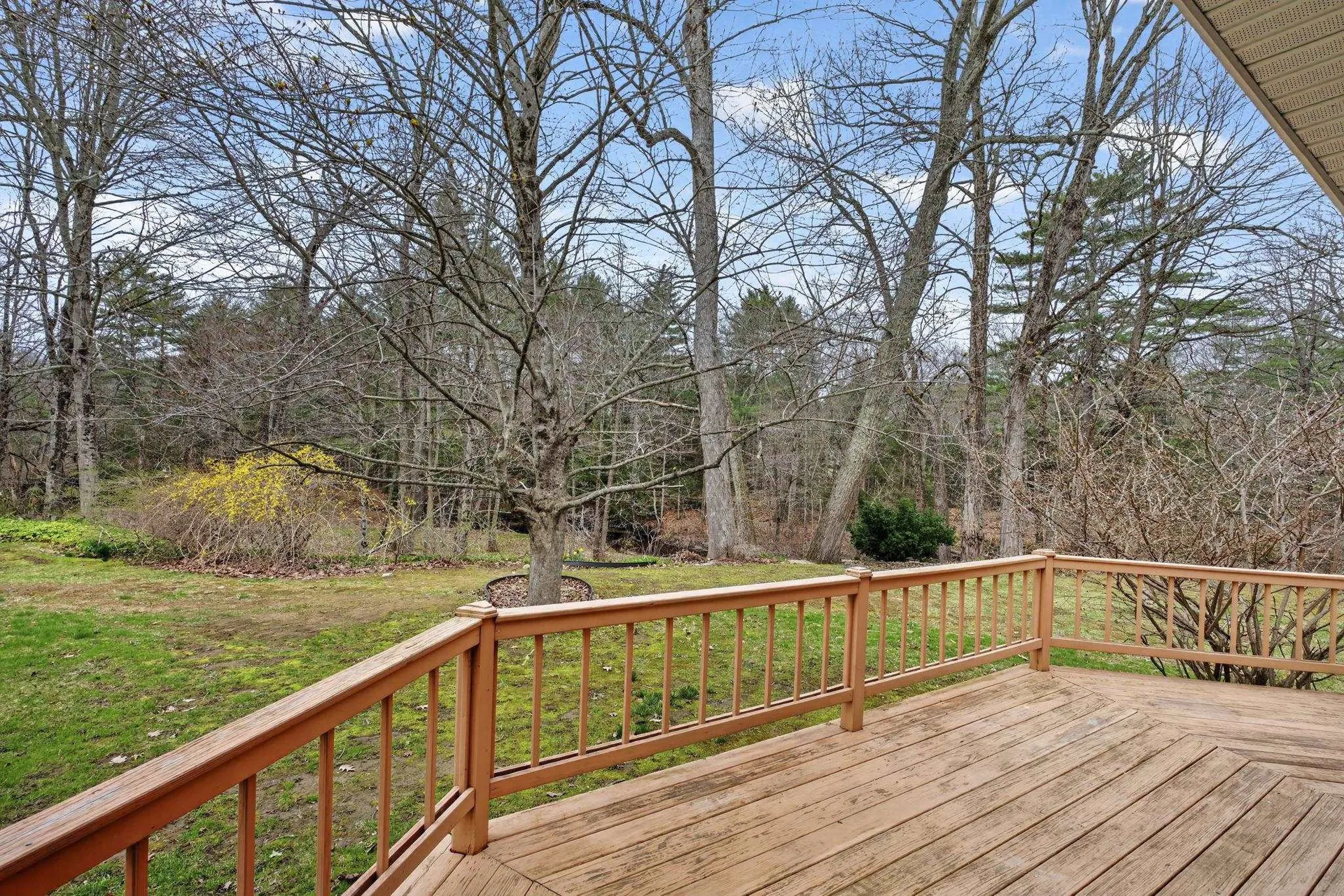 405 N River Road Epping NH 03042