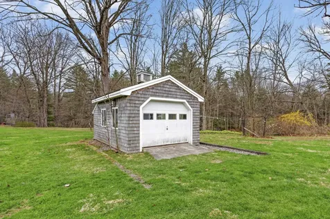 405 N River Road Epping NH 03042