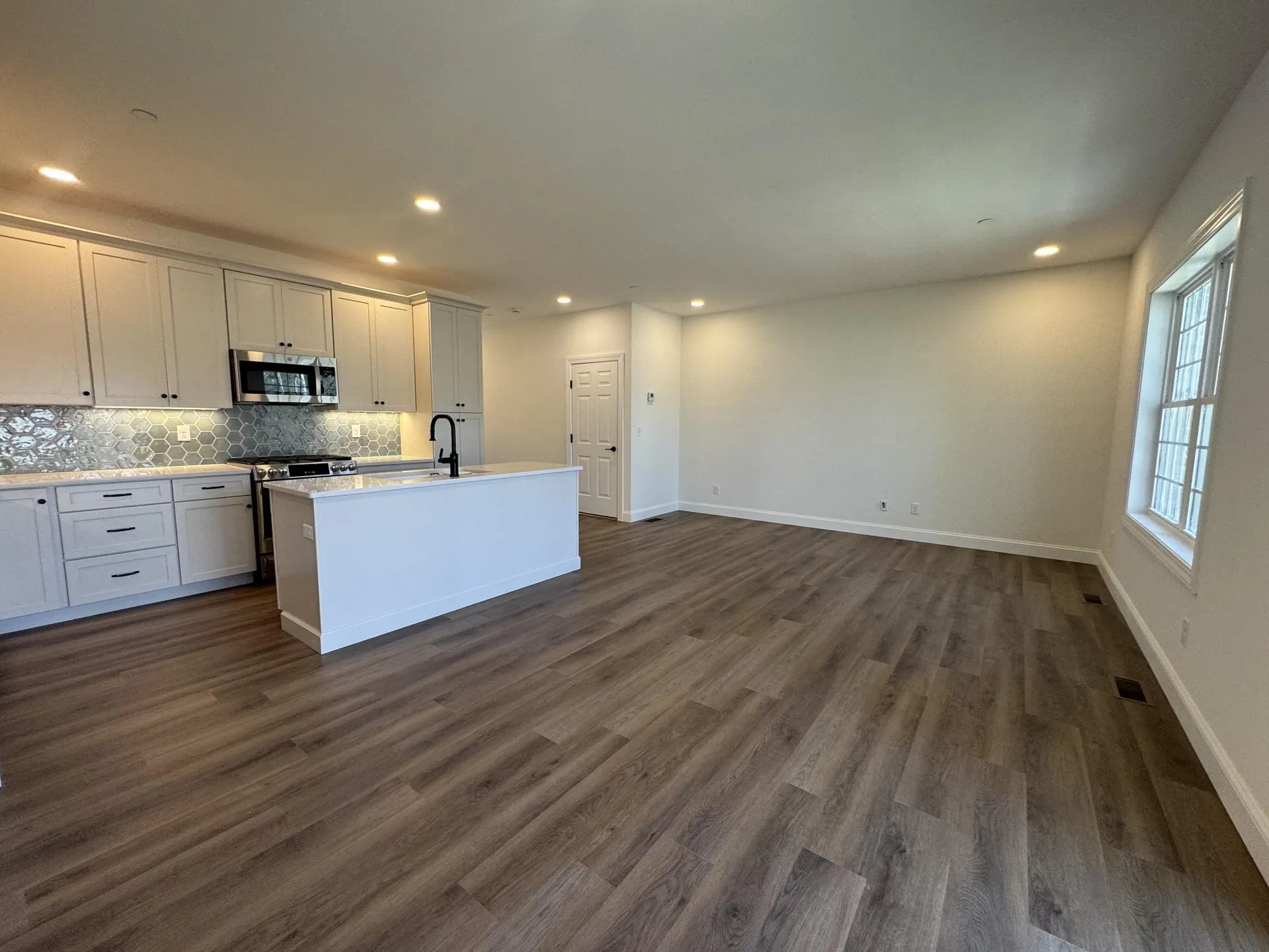 8A Dearborn Circle Goffstown NH 03045