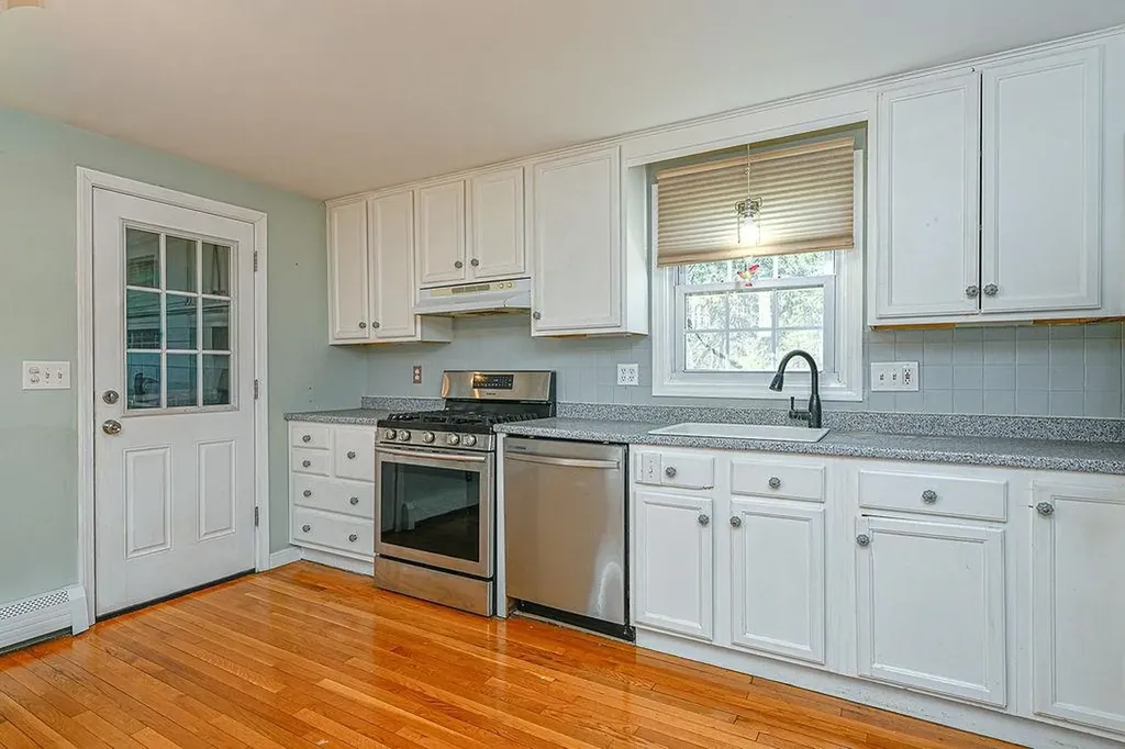 32 Hickory Drive Amherst NH 03031