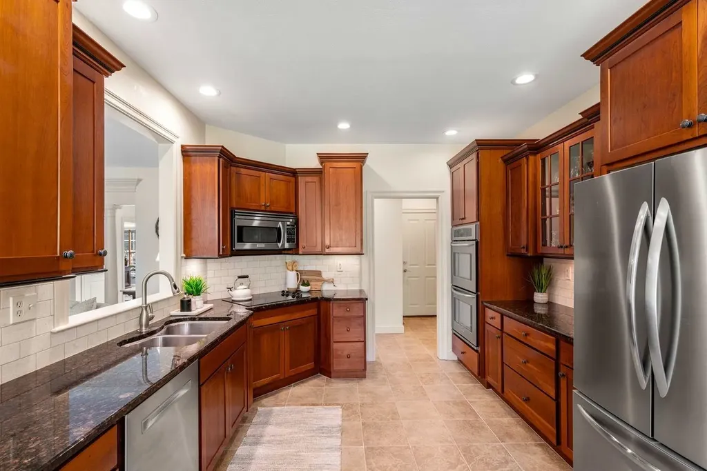 12 Amber Lane Bedford NH 03110