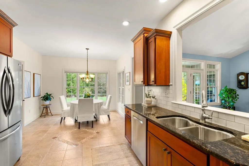 12 Amber Lane Bedford NH 03110