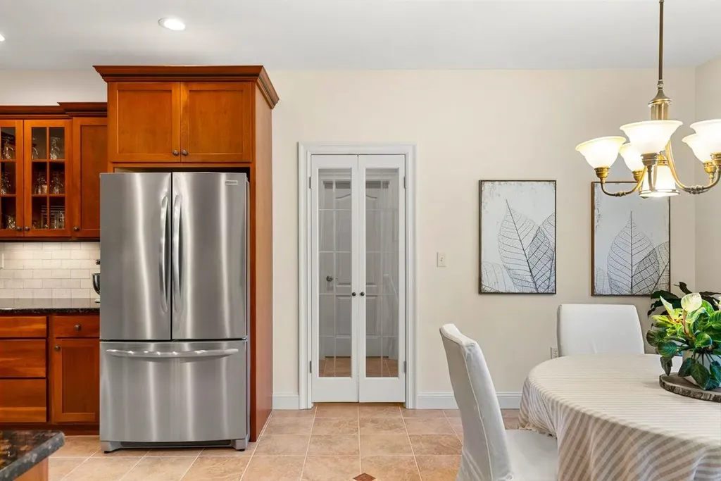 12 Amber Lane Bedford NH 03110