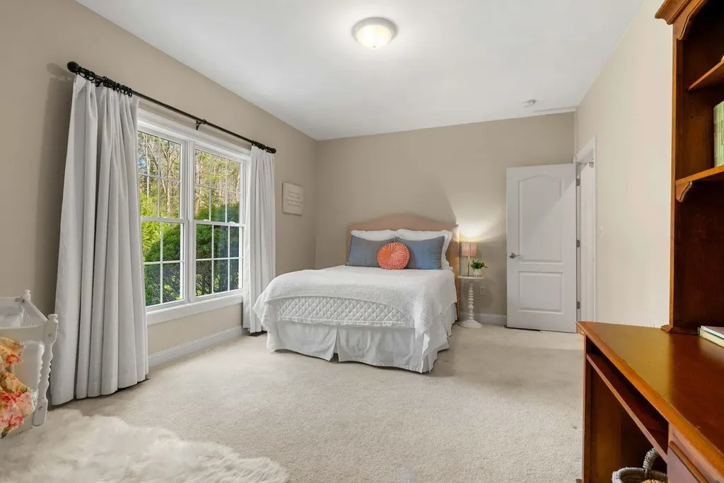 12 Amber Lane Bedford NH 03110
